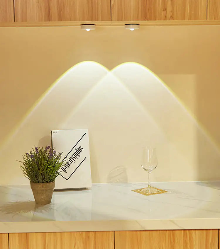 LED sunset projection lamp, perfect for home decor and relaxing atmospheric lighting.